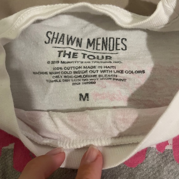 SHAWN MENDES CONCERT SHIRT - Picture 3 of 3
